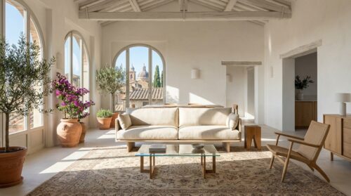 scopri i migliori consigli degli esperti di arredamento su come posizionare il divano per ampliare visivamente il soggiorno e rendere gli spazi più accoglienti e funzionali.